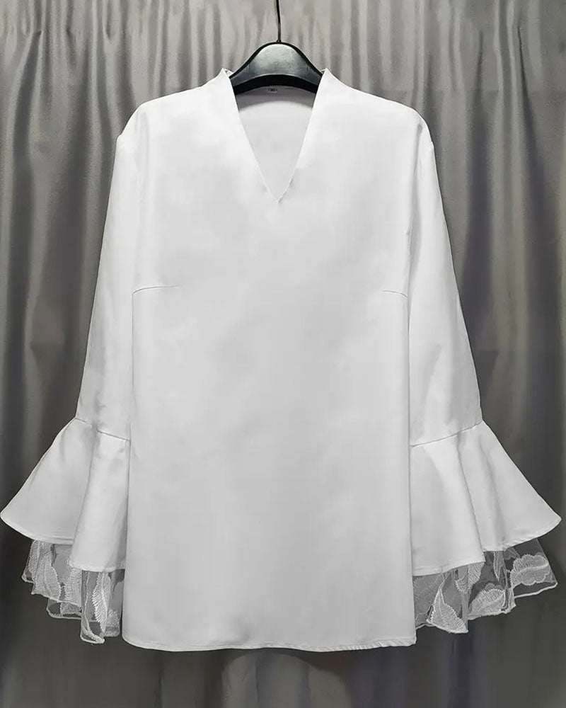 Sofia – Moderiktig spetsblus med vid ärm - Stockholm-Select