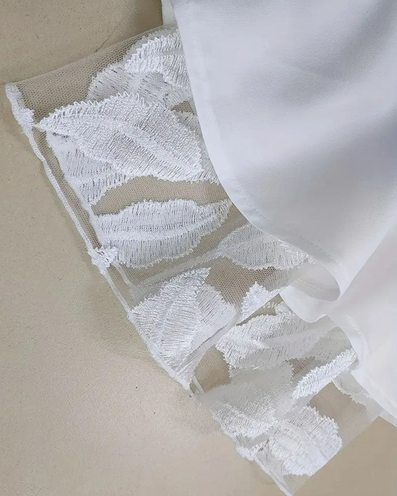 Sofia – Moderiktig spetsblus med vid ärm - Stockholm-Select